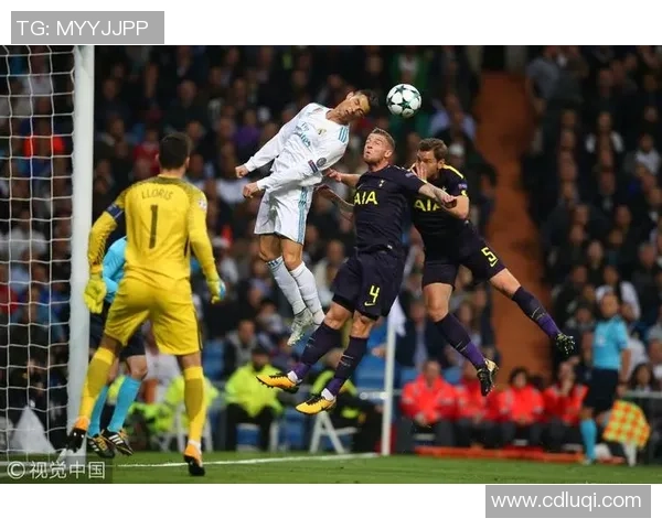 足球头球技艺：球星们如何运用头球突破防线与改变比赛走势