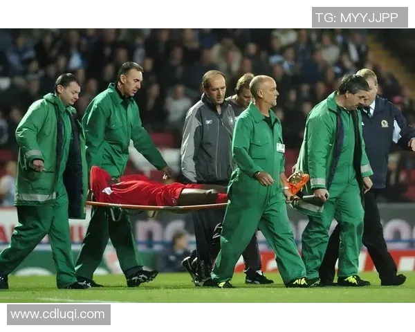 退役足球球星重返赛场引发热议探讨未来发展方向